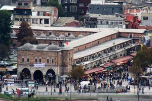 نمایی-زیبا-از-بازار-ادویه-استانبول