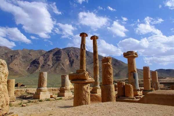 ستون‌های-سنگی-خورهه-(محلات)-استان-مرکزی