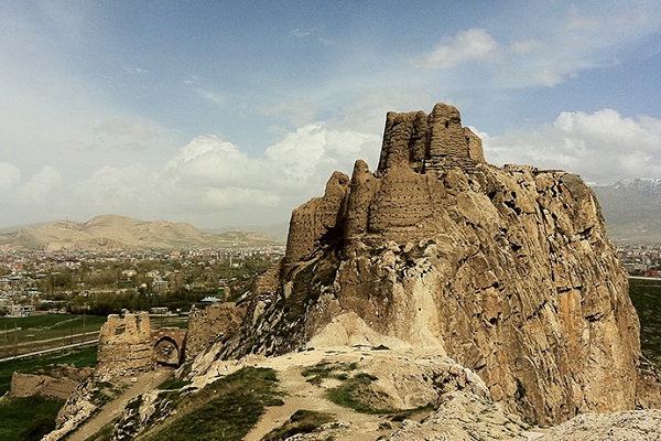 درباره قلعه وان؛ جایی که تاریخ زیر پاهایت نفس می‌کشد
