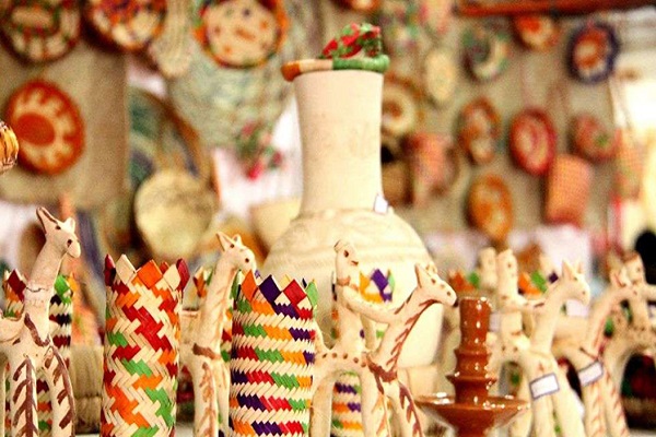 سوغاتی خریدن در تور کیش آذر 1400