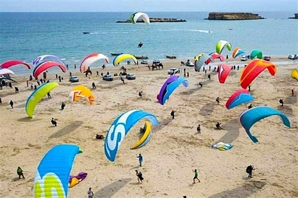 چتر بازی در تور قشم نوروز 1401