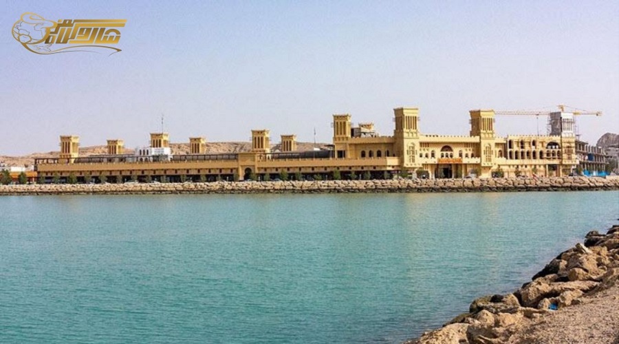 مرکز خرید در تور قشم