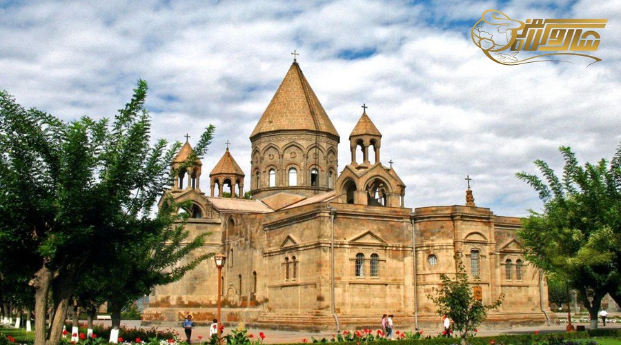 بازدید از شهر مذهبی اجمیازین در تور ارمنستان تیر 1405
