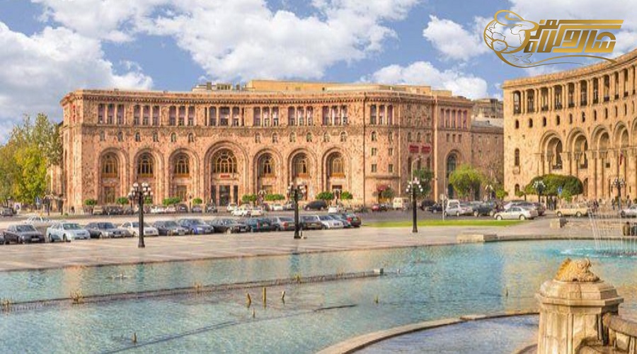 بازدید از میدان جمهوری در تور ارمنستان تیر 1405