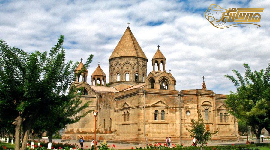 بازدید از شهر مذهبی اجمیازین در تور ارمنستان نوروز 1403