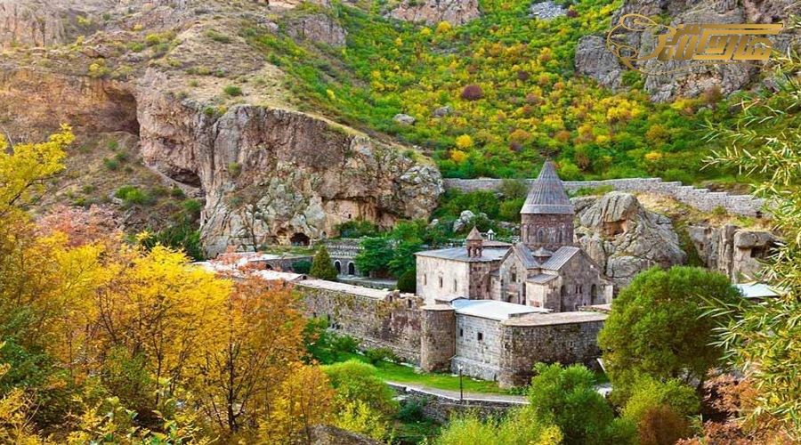 بازدید از صومعه گغارد در تور ارمنستان مهر 1403