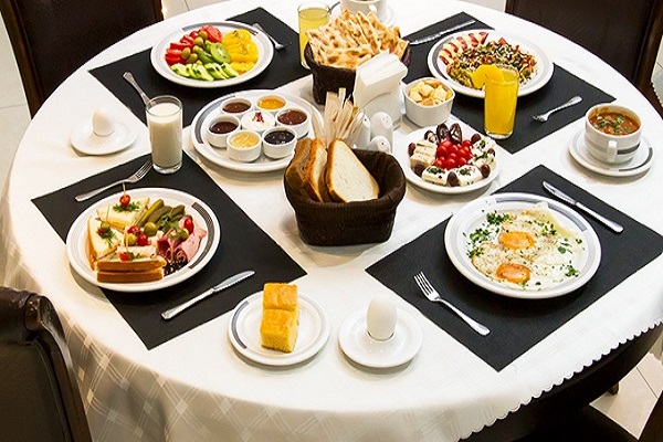 صبحانه در هتل آرامیس کیش