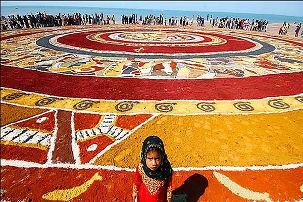 نمایی از فرش خاکی هرمز