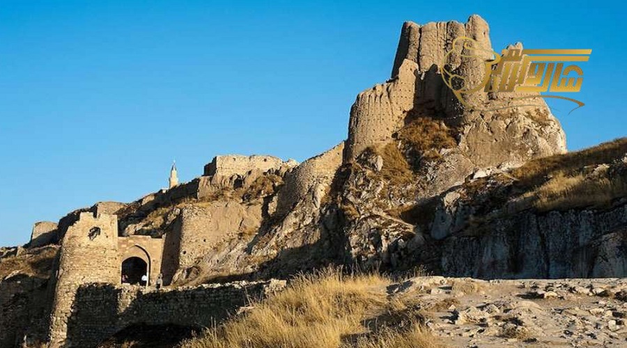 بازدید از قلعه باستانی در تور وان بهار 1405