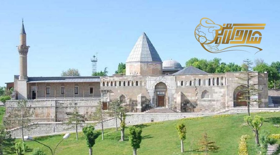 رفتن به تپه و مسجد علاءالدین در تور قونیه بهار 1405