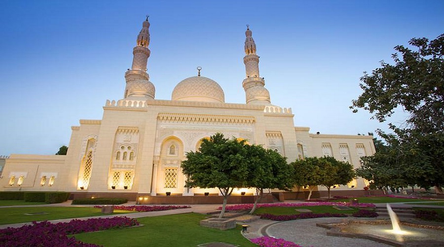 بازدید از مسجد جمیرا در تور دبی پاییز 1402