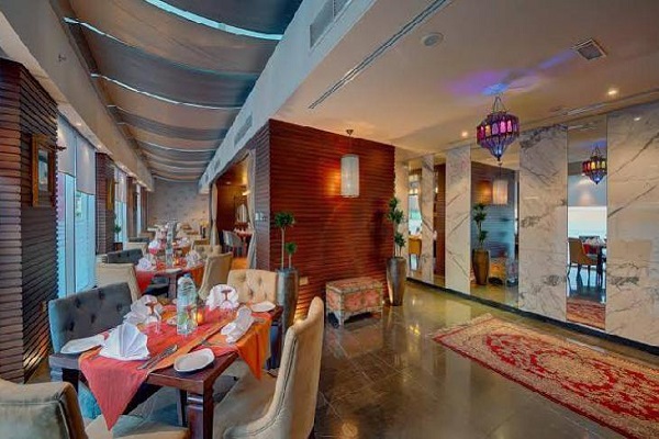 رستوران هتل کاپتورن دبی