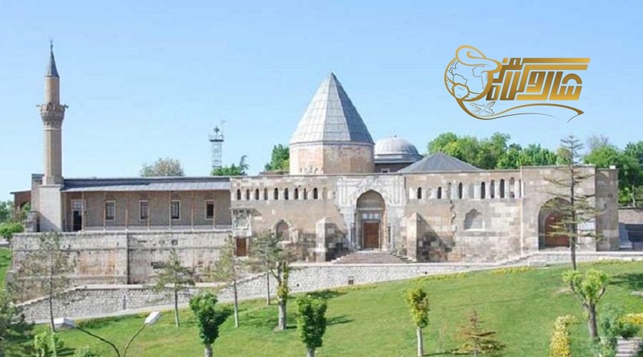 رفتن به تپه و مسجد علاءالدین در تور قونیه مرداد 1405
