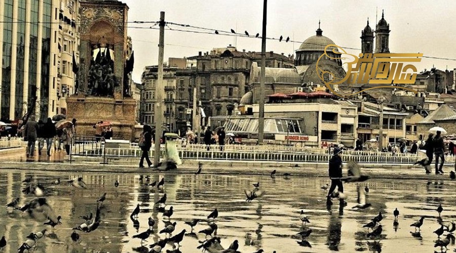 بازدید از میدان تکسیم در تور استانبول آذر ۱۴۰۴