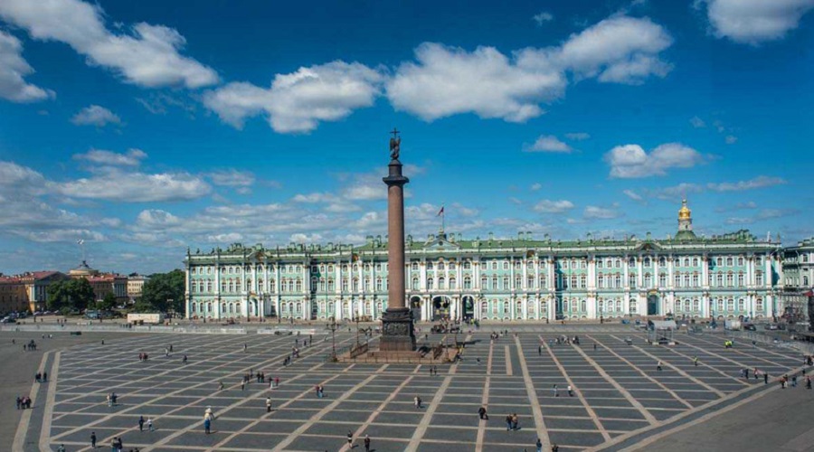 دیدن میدان کاخی سنت پترزبورگ در تور روسیه بهمن 1402