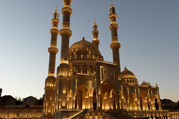 بازدید از مسجد حیدر در تور باکو پاییز 1404