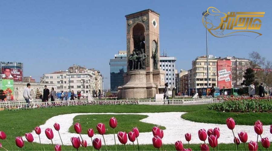بازدید از میدان تکسیم در تور استانبول اردیبهشت 1403