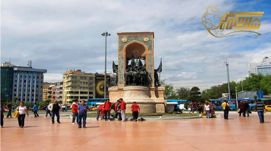بازدید از میدان تکسیم در تور استانبول بهار 1403 