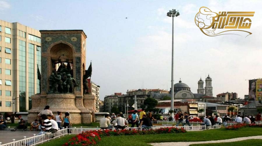 بازدید از میدان تکسیم در تور استانبول فروردین 1403