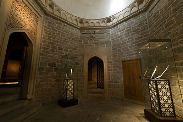 بازدید از موزه در قلعه دختر باکو