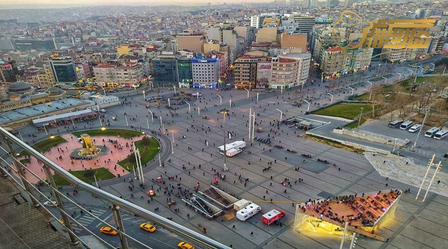 بازدید از میدان تکسیم در تور استانبول خرداد 1402
