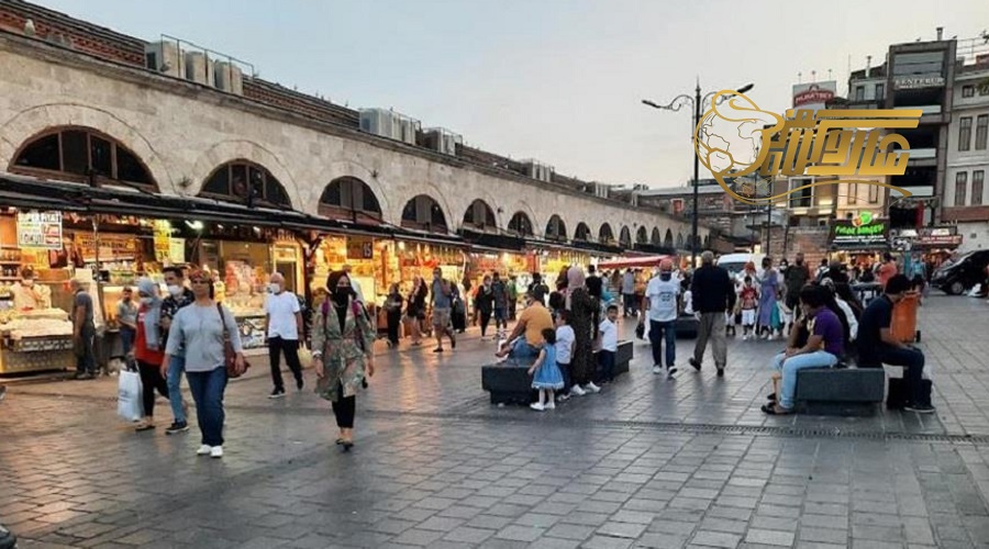 بازدید از بازار بزرگ در تور استانبول اسفند 1403