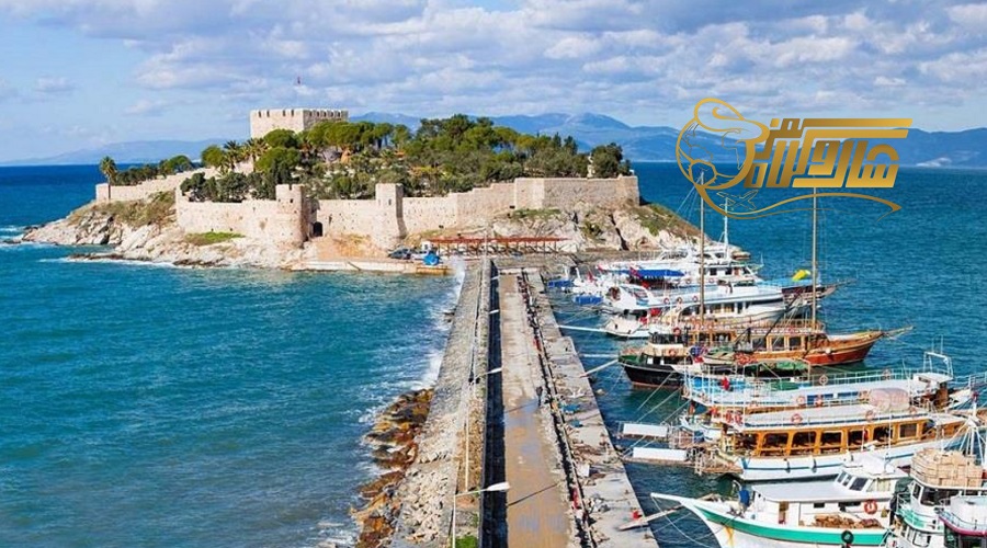 بازدید از جزیره کبوتر در تور کوش آداسی اسفند ۱۴۰۴؛ نماد زیبایی و تاریخ ð️✨