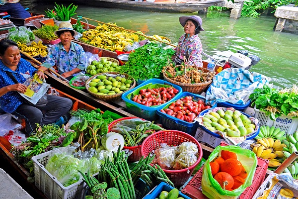 در بازارهای شناور بانکوک چه محصولاتی یافت می شود؟